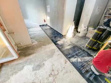 Укладка звуко-гидроизоляции под стяжку