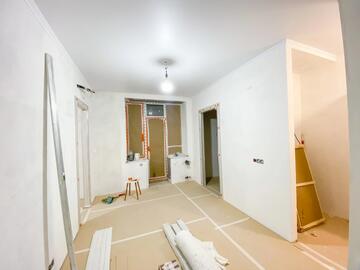 Установка натяжного потолка в квартире